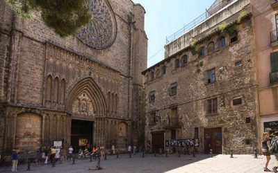 Unlocking the Gothic Quarter: Why an official guide changes everything